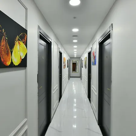 Central Luxury 48 *